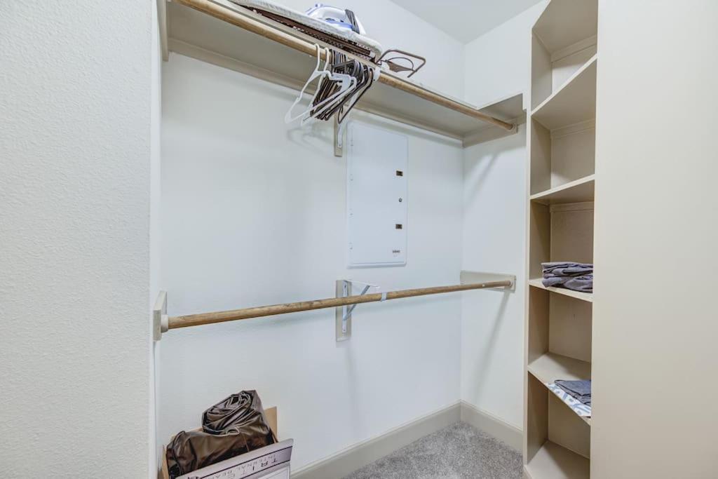 Chic 1Br Near Nrg With Pool Wifi Freeparking Apartment Houston Bagian luar foto