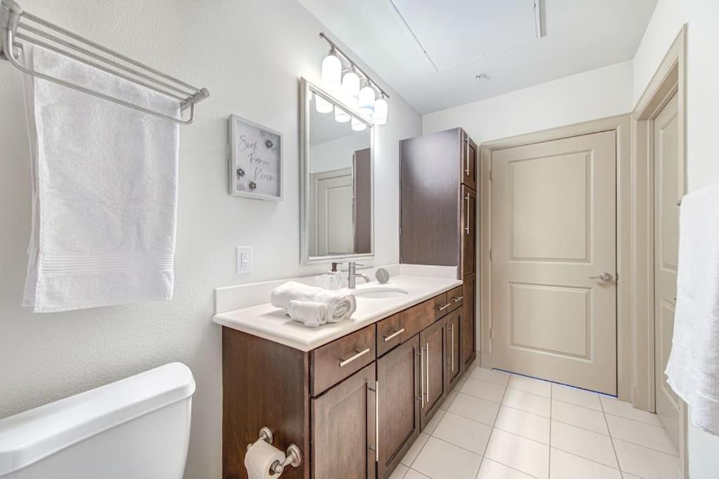 Chic 1Br Near Nrg With Pool Wifi Freeparking Apartment Houston Bagian luar foto