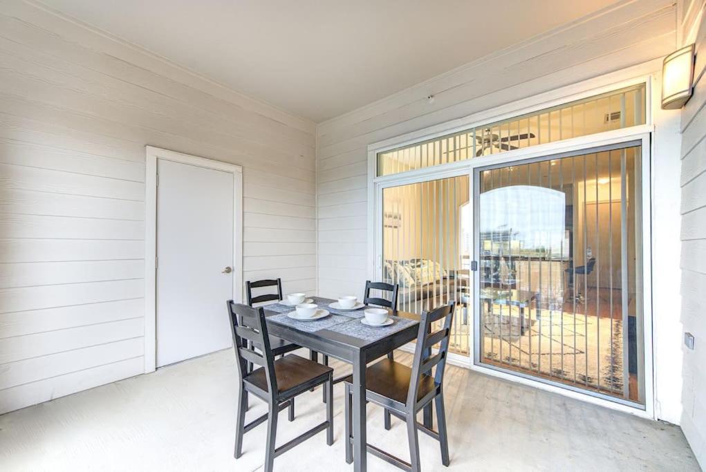 Chic 1Br Near Nrg With Pool Wifi Freeparking Apartment Houston Bagian luar foto