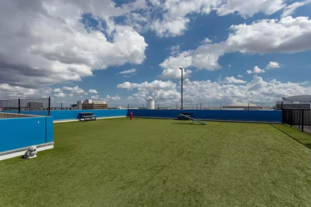 Chic 1Br Near Nrg With Pool Wifi Freeparking Apartment Houston Bagian luar foto