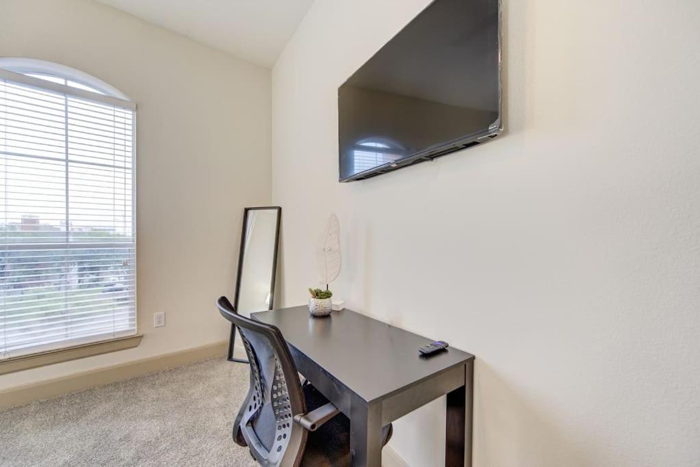 Chic 1Br Near Nrg With Pool Wifi Freeparking Apartment Houston Bagian luar foto