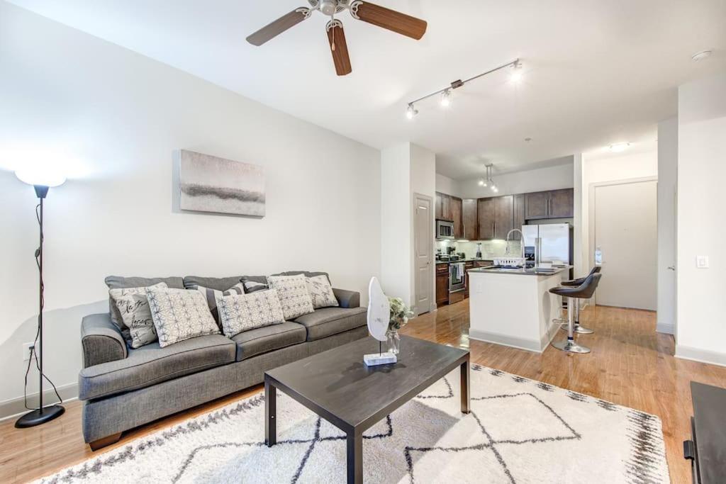Chic 1Br Near Nrg With Pool Wifi Freeparking Apartment Houston Bagian luar foto