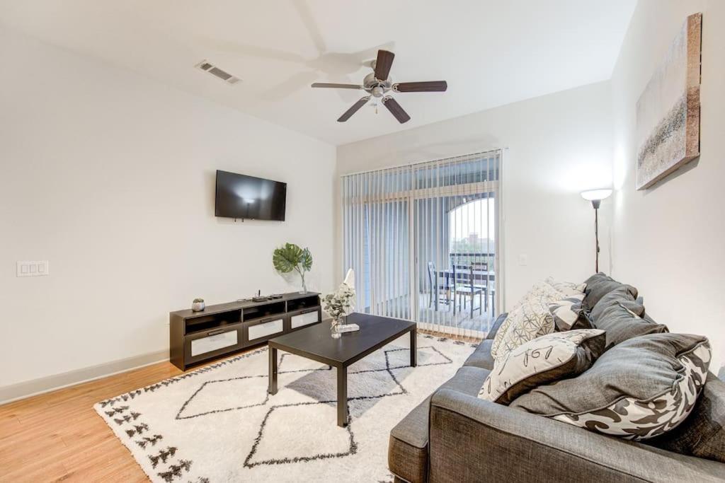 Chic 1Br Near Nrg With Pool Wifi Freeparking Apartment Houston Bagian luar foto