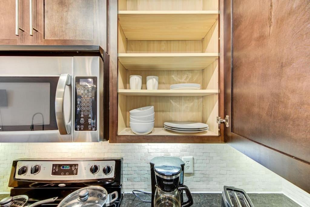 Chic 1Br Near Nrg With Pool Wifi Freeparking Apartment Houston Bagian luar foto
