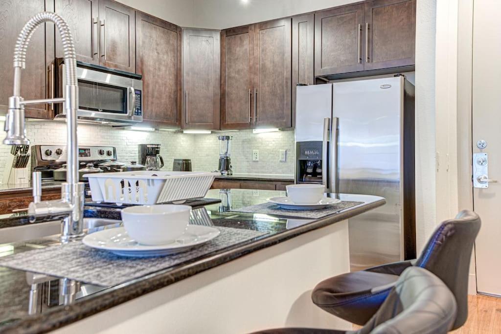 Chic 1Br Near Nrg With Pool Wifi Freeparking Apartment Houston Bagian luar foto