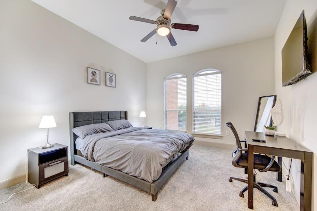 Chic 1Br Near Nrg With Pool Wifi Freeparking Apartment Houston Bagian luar foto