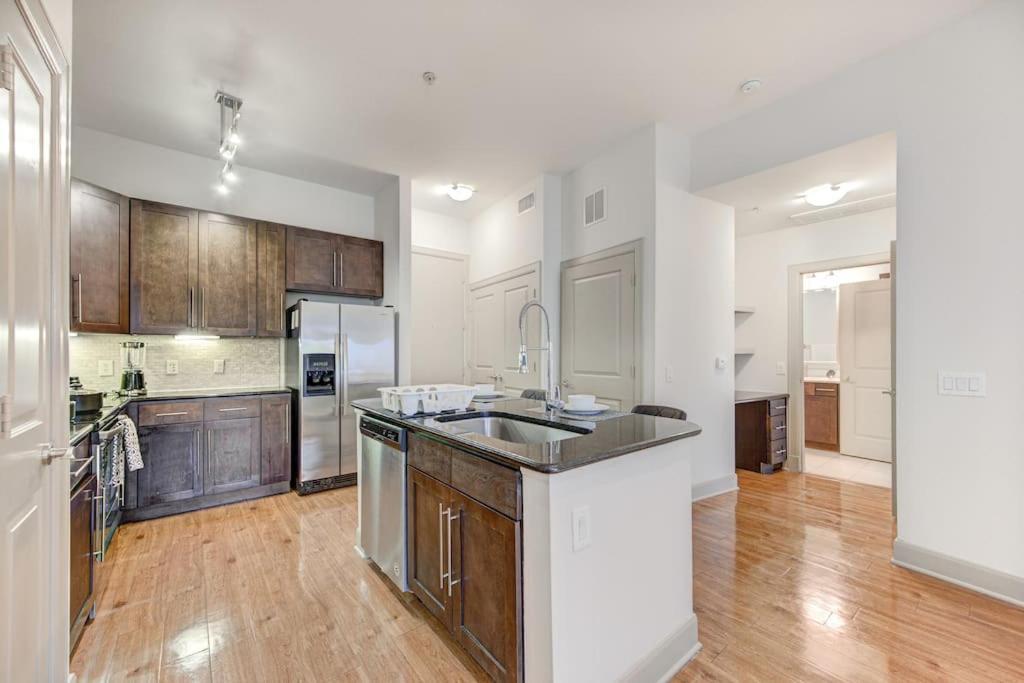 Chic 1Br Near Nrg With Pool Wifi Freeparking Apartment Houston Bagian luar foto