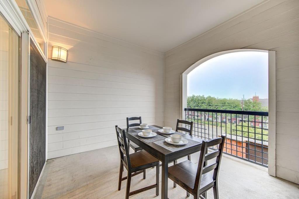 Chic 1Br Near Nrg With Pool Wifi Freeparking Apartment Houston Bagian luar foto