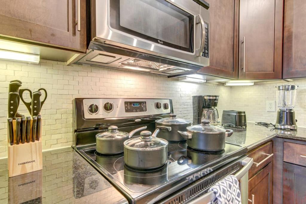 Chic 1Br Near Nrg With Pool Wifi Freeparking Apartment Houston Bagian luar foto