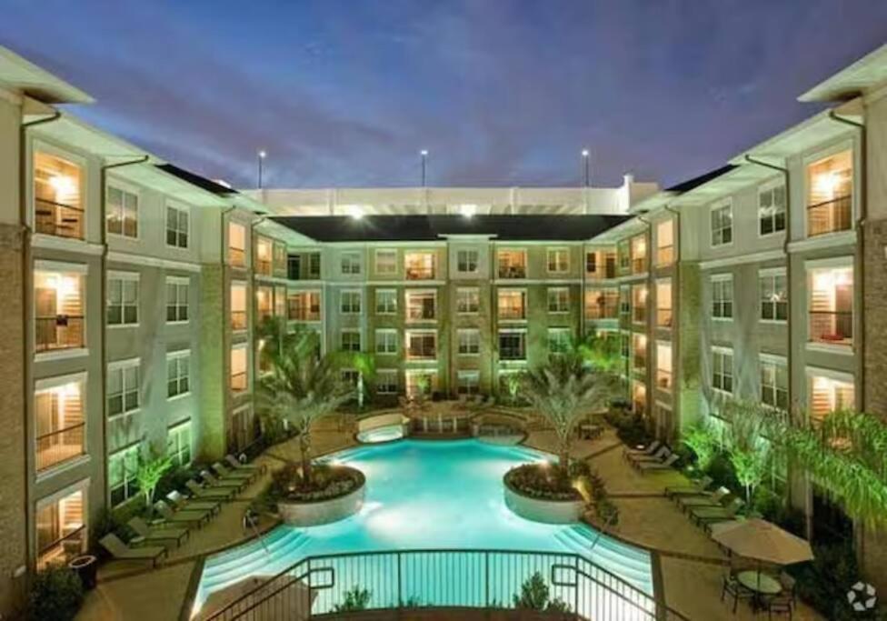 Chic 1Br Near Nrg With Pool Wifi Freeparking Apartment Houston Bagian luar foto
