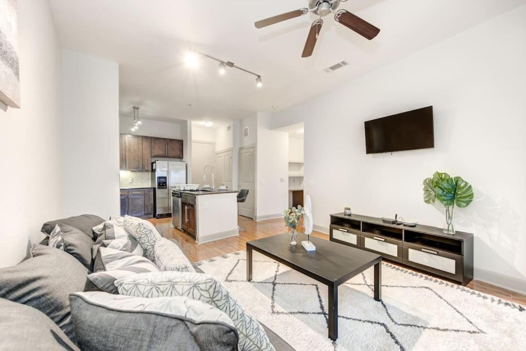 Chic 1Br Near Nrg With Pool Wifi Freeparking Apartment Houston Bagian luar foto